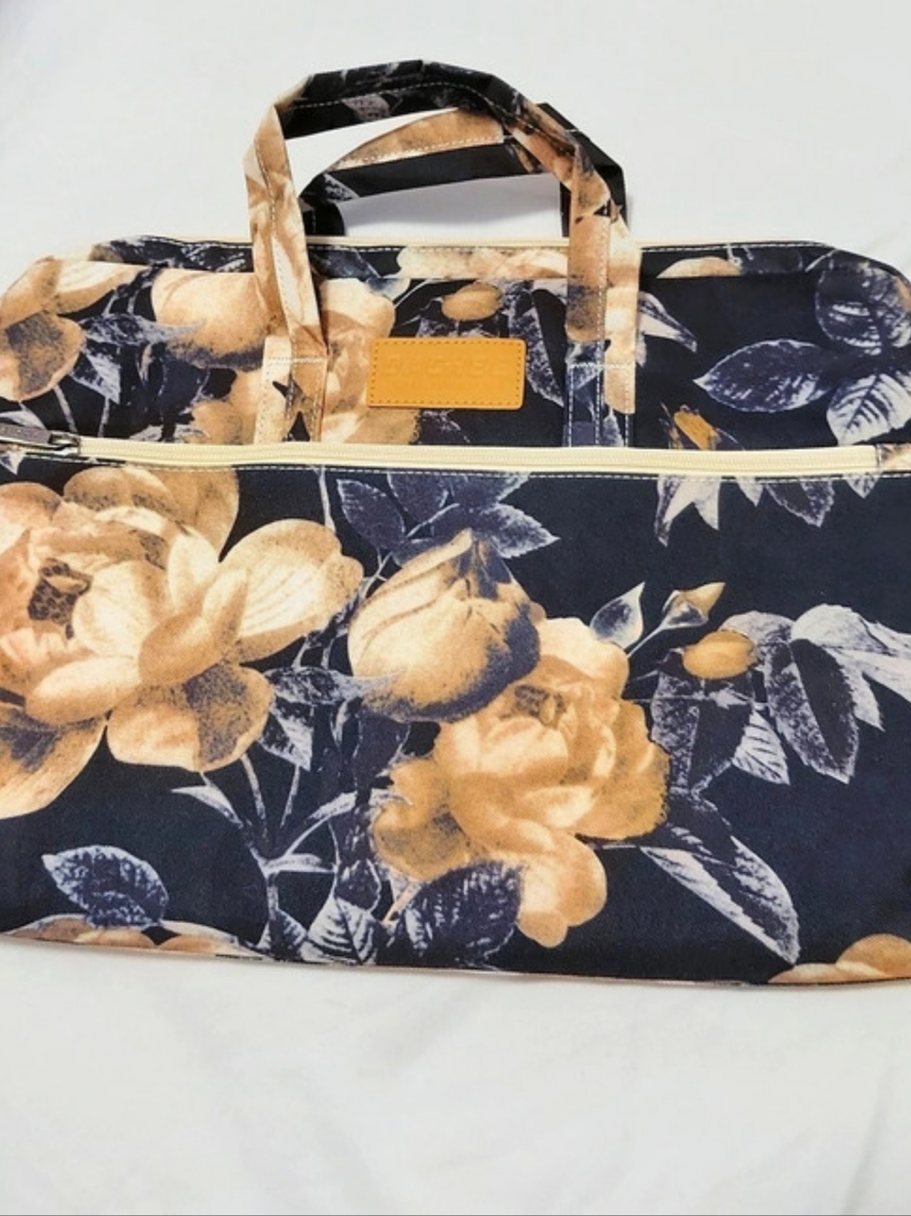 Dachee Make up, lap top Briefcase, new without tags 12.5"tall 17" Wide Canvas